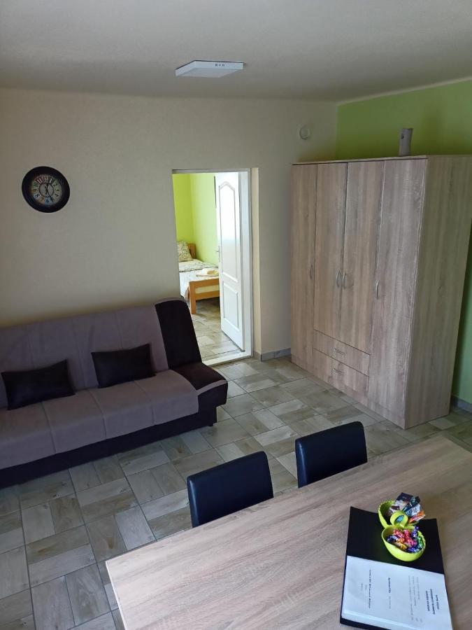 شقة Apartman Fiva Pacir المظهر الخارجي الصورة